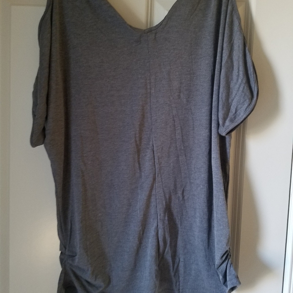 Cold shoulder top - Picture 4 of 4